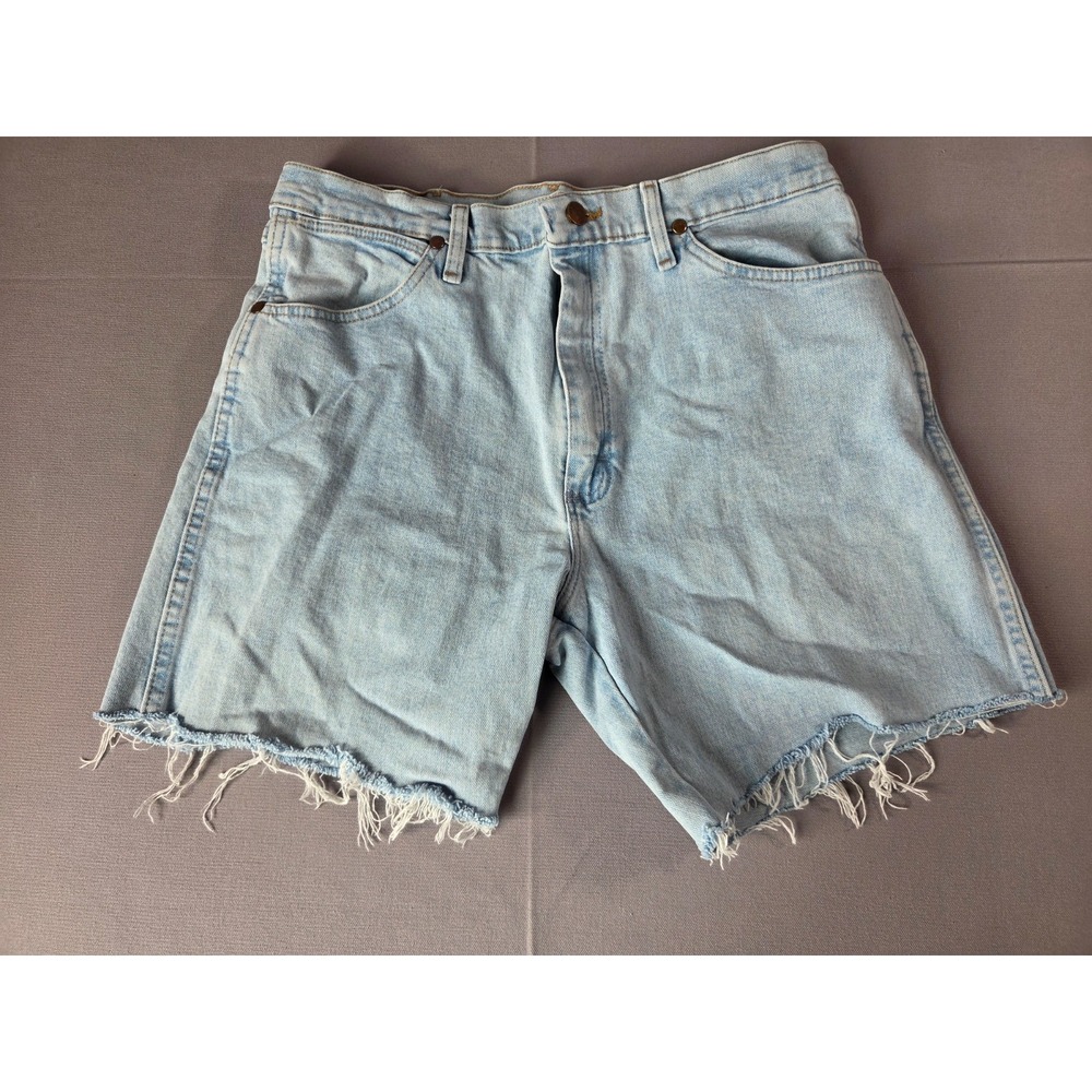 Wrangler Shorts Womens 32 Light Denim Distressed Cowgirl Southern Raw Denim Y2K